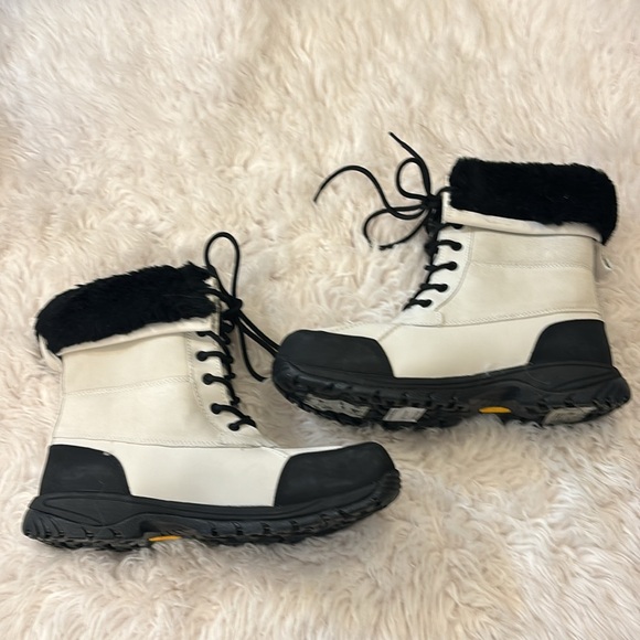 UGG Men's Butte Waterproof Leather Snow Boot, White/Black, Size 11 - Picture 3 of 9